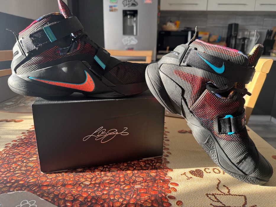 Nike LeBorn 44 (28cm)