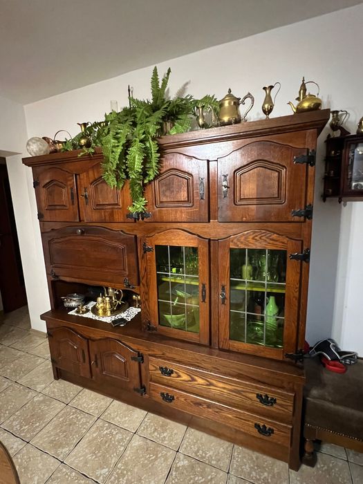 Zestaw mebli drewnianych