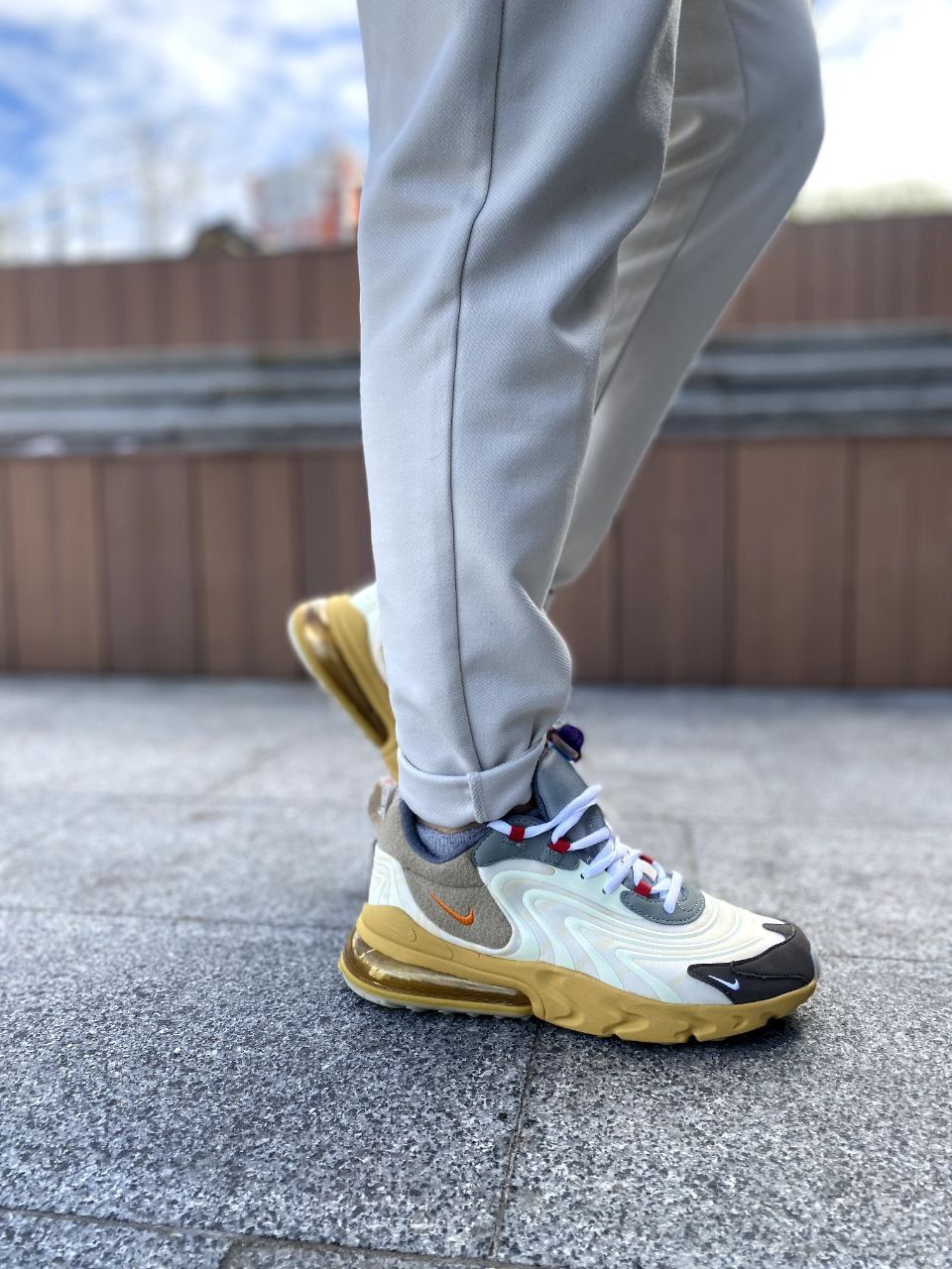 Чудові кросівки Travis Scott x Nike Air Max 270 React Cactus Trails