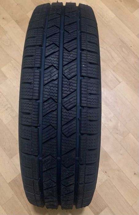 продам новую шину 195/70R15C зимняя