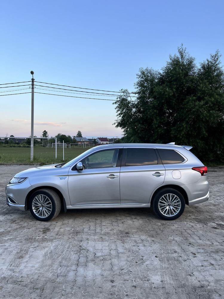 Mitsubishi outlander phev 2019 SEL 2.0