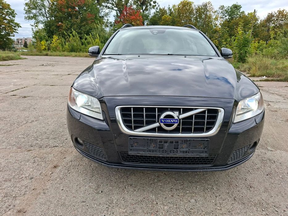 Volvo V70 **Bardzo ładny stan **Benzyna**BI-FUEL**231 KM