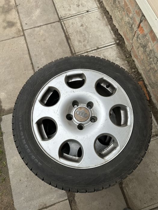 Комплект дисків Audi і зимова гума Nordman R16