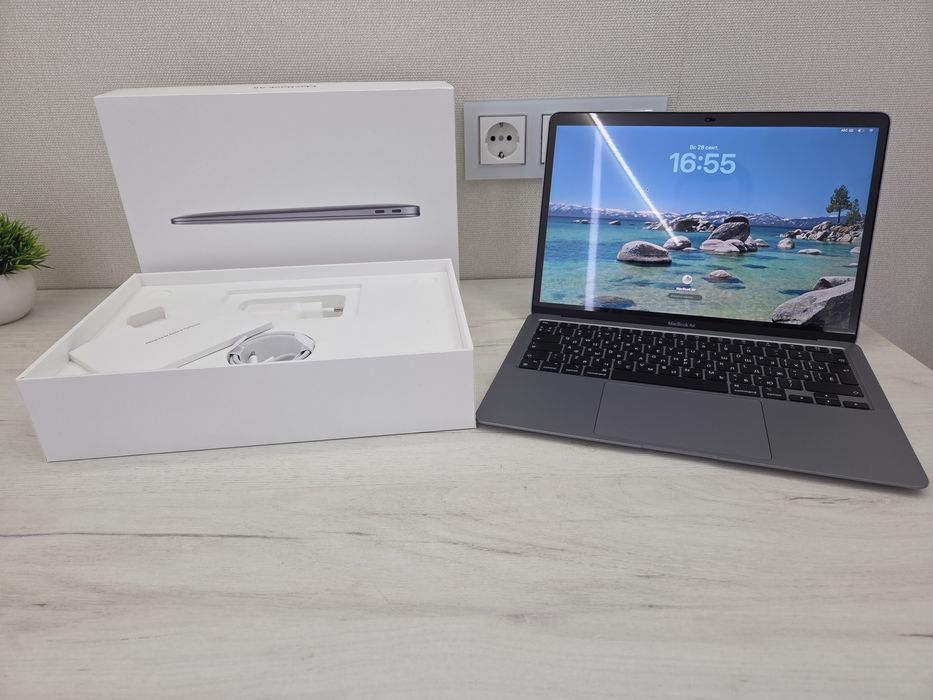 MacBook Air (M1, 2020) 8/256 ГБ