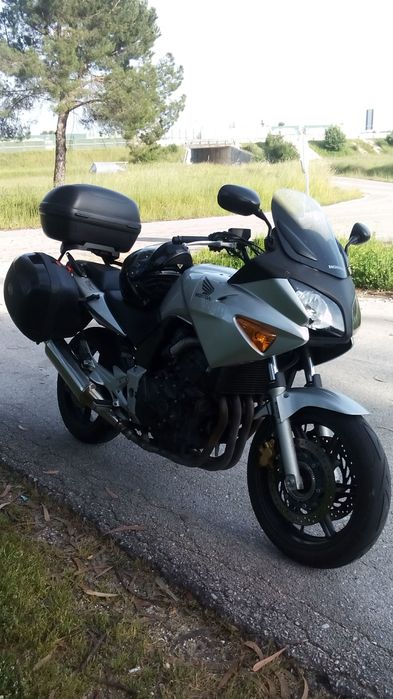Honda CBF 600 SA com malas laterais e top case Givi