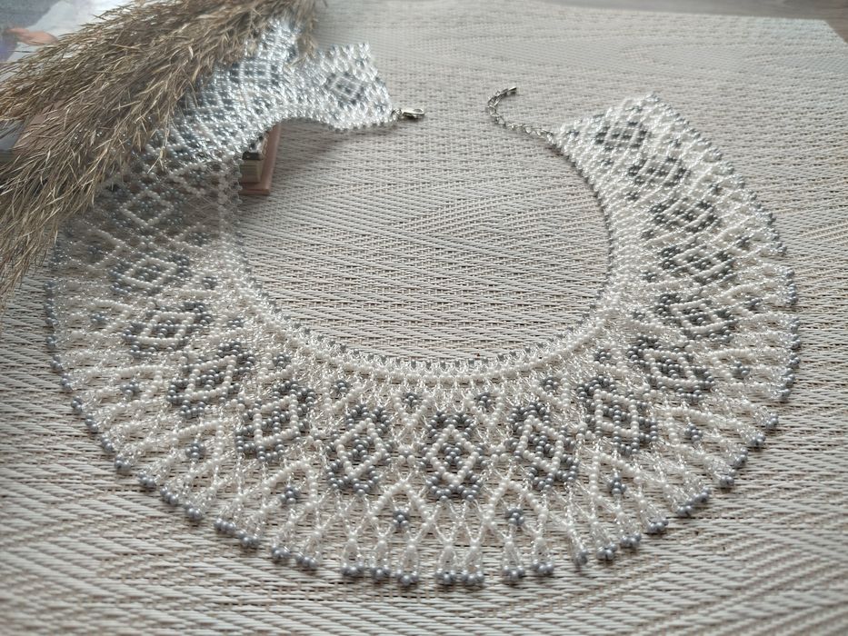 Силянка прозоро-сіра, прикраса з бісеру, кольє