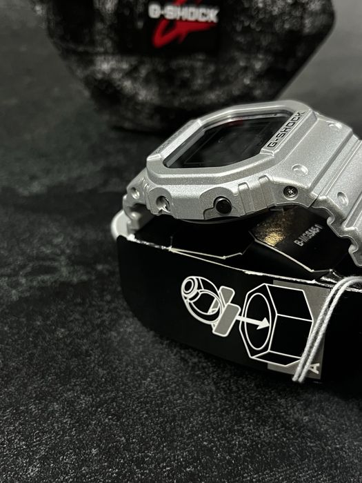 G-SHOCK DW-5600FF-8ER оригінал