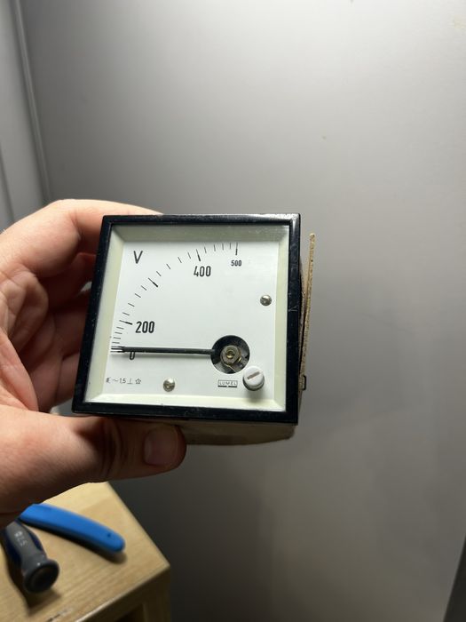 Analogowy woltomierz nowy 500v lumel typ e17n