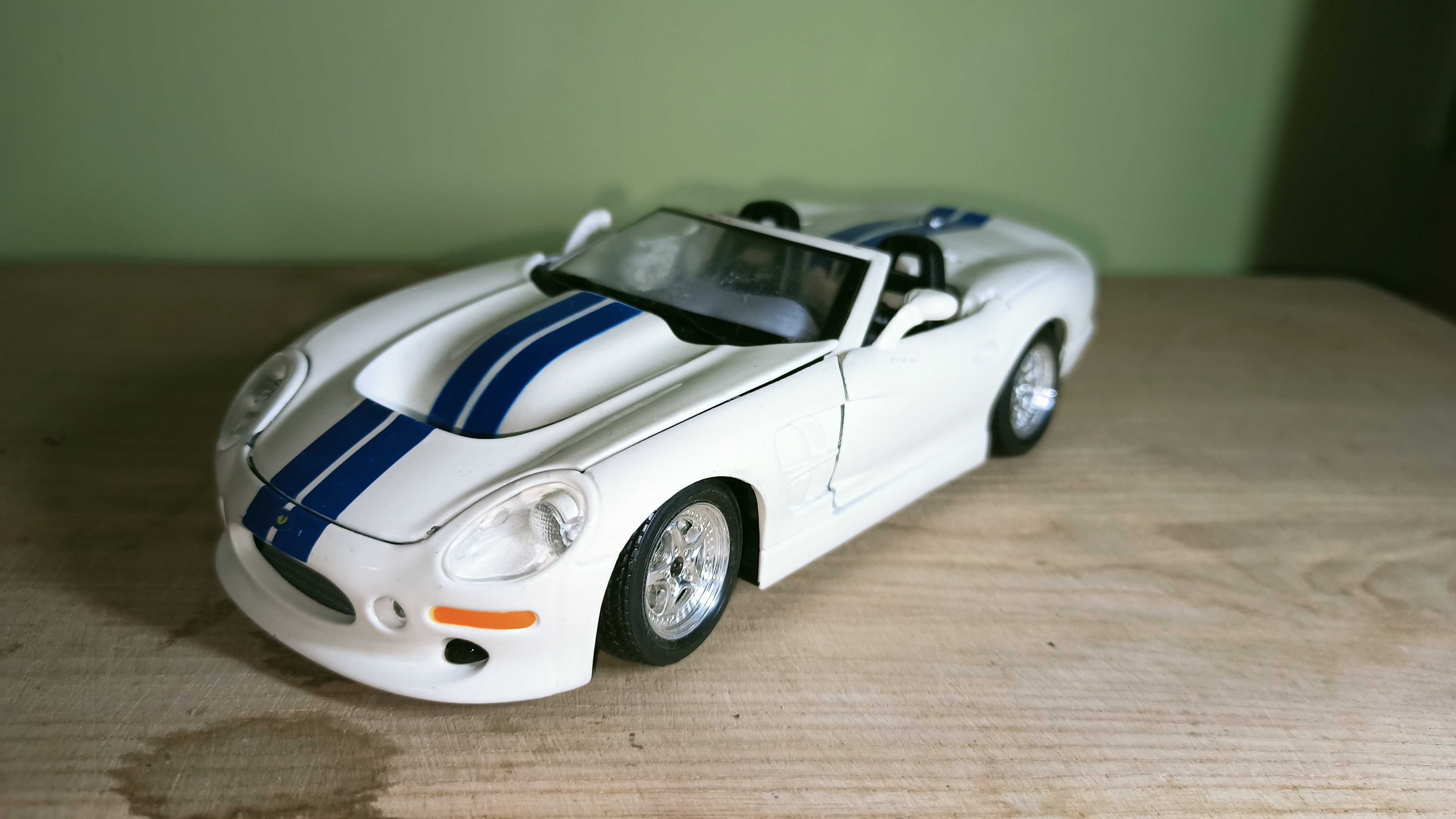 Машинка Shelby Series 1 1999 фірми MAISTO Модель 1:24