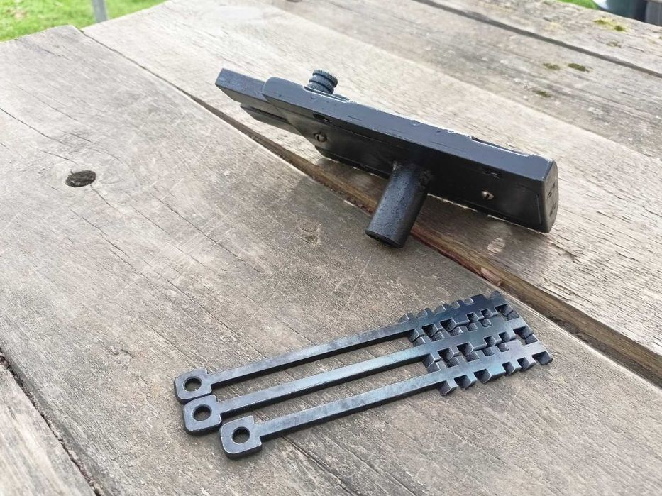 Фрезерований гаражний, рейковий сталевий замок. Вороніння.