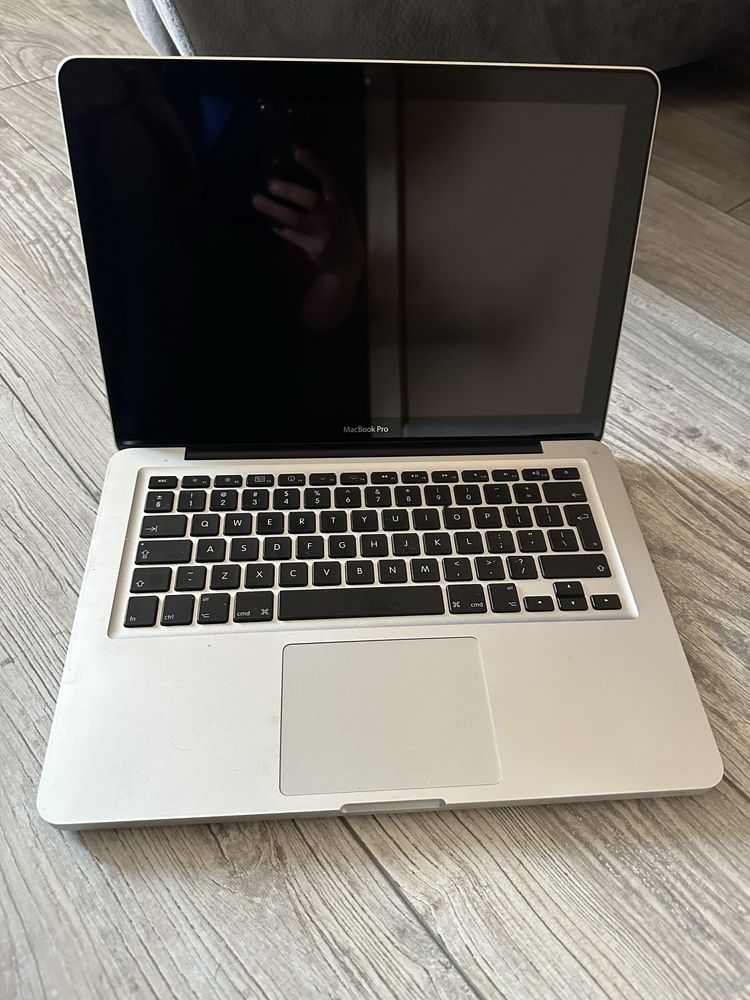 MacBook Pro 13" i5 12GB ram