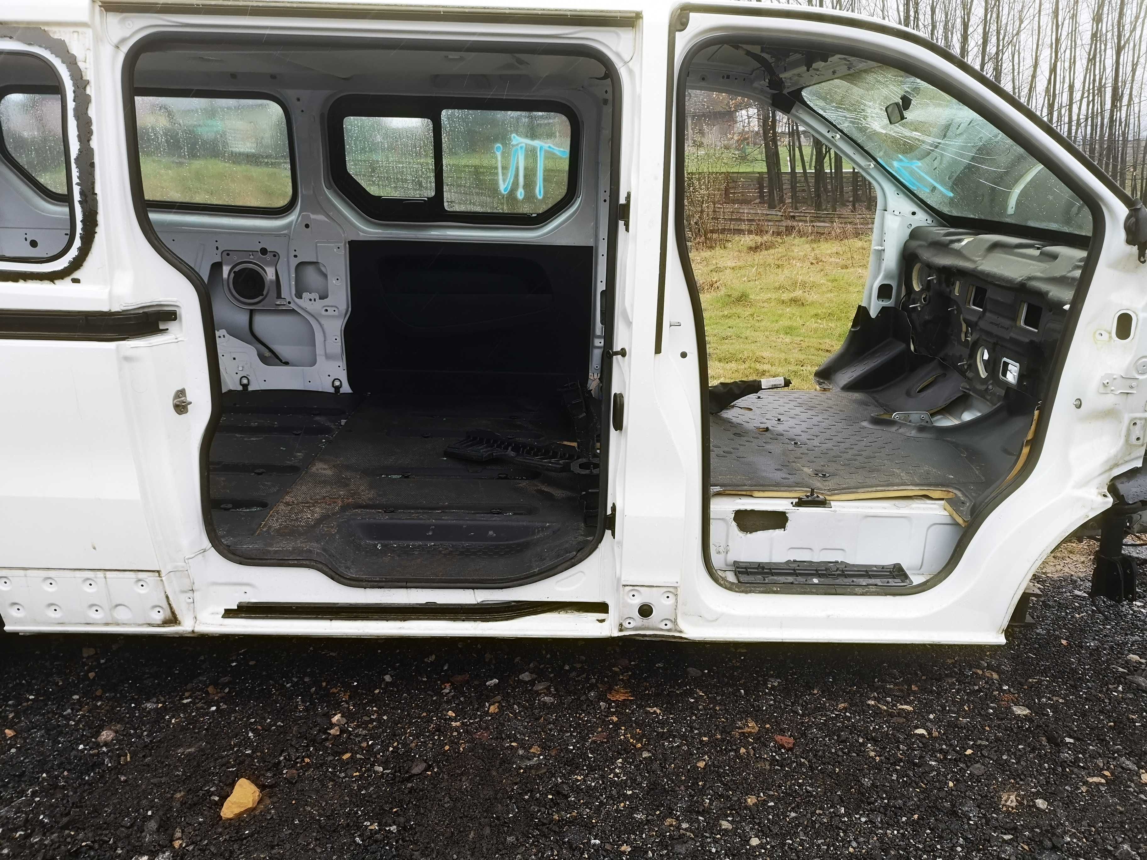 Renault trafic iii LONG vivaro osobowy  ćwiartka buda karoseria CZĘŚCI