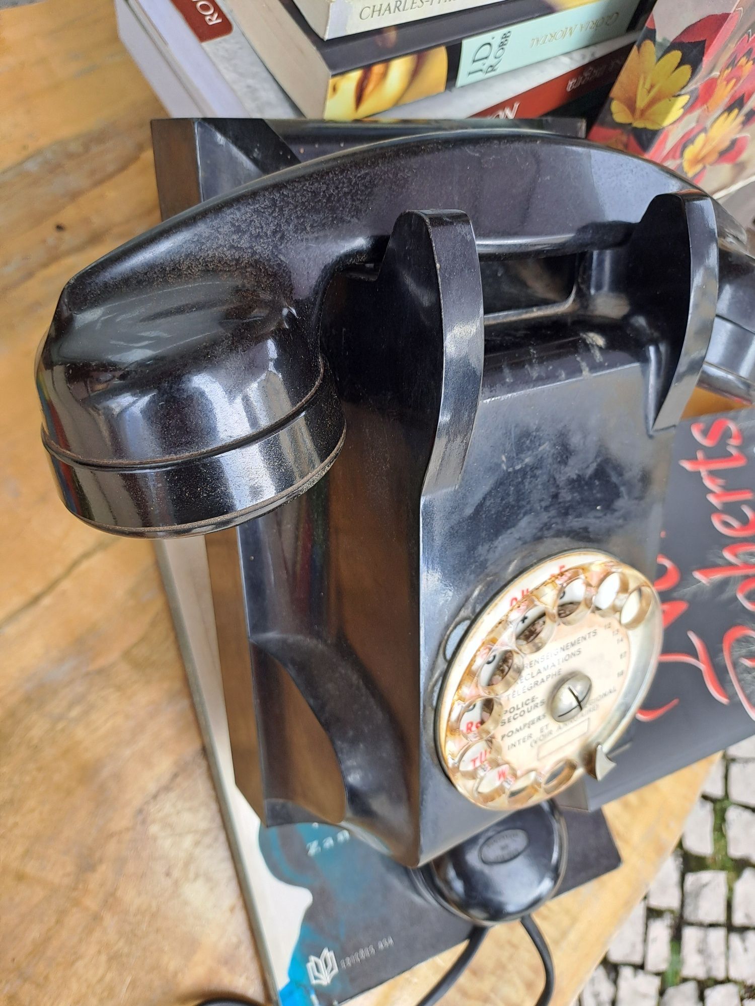 Telefone antigo de parede