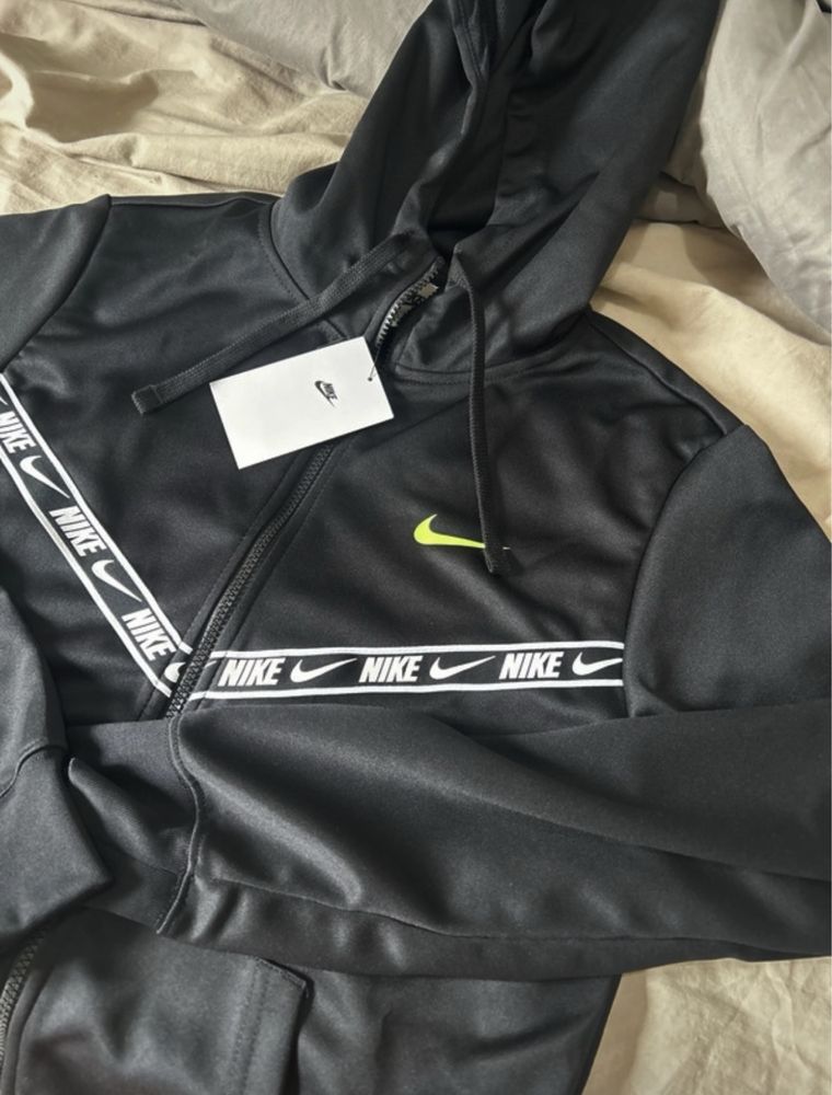 Casaco nike S nova com etiqueta