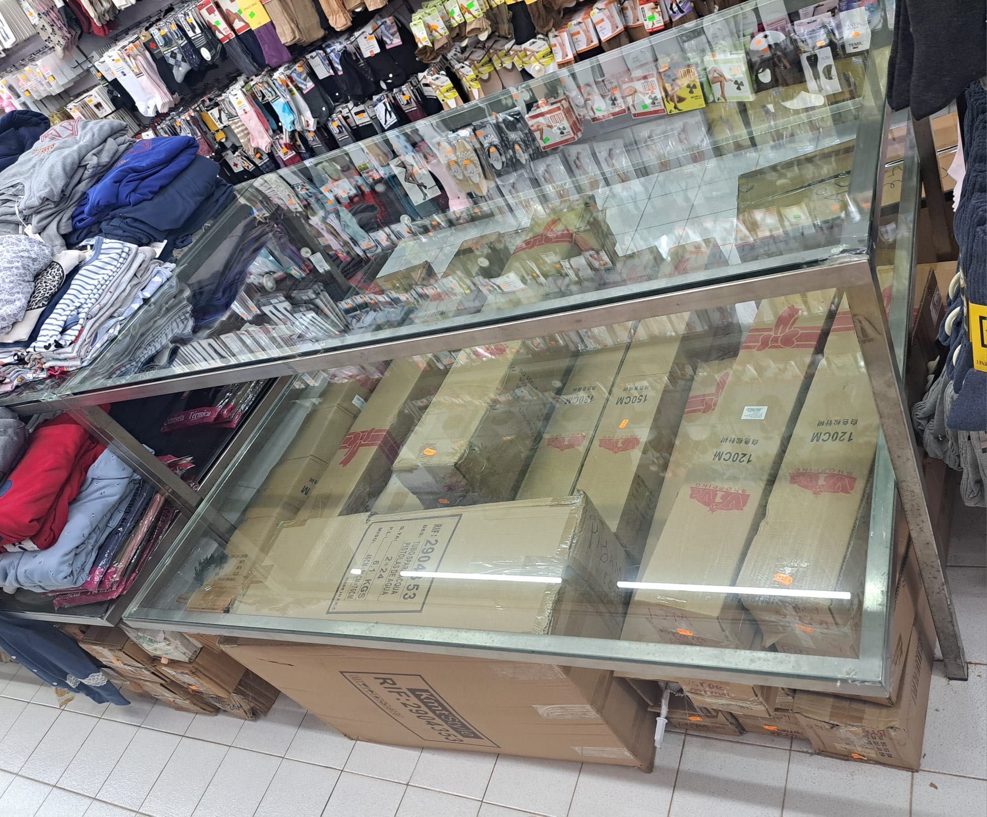 Mesa de Vidro para loja de roupa ou outros