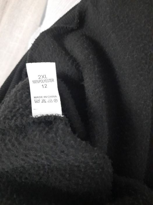 Худи с принтом на флисе.