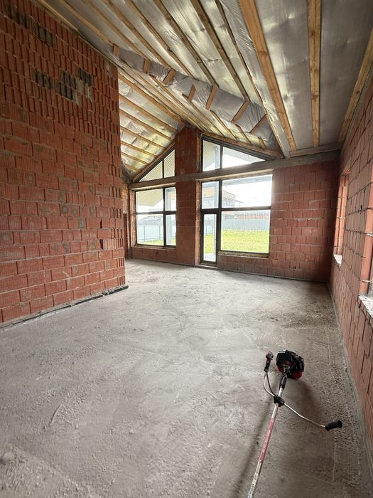 Будинок біля Десни,Зазимʼя,Лівий берег,асфальт,закрита територія