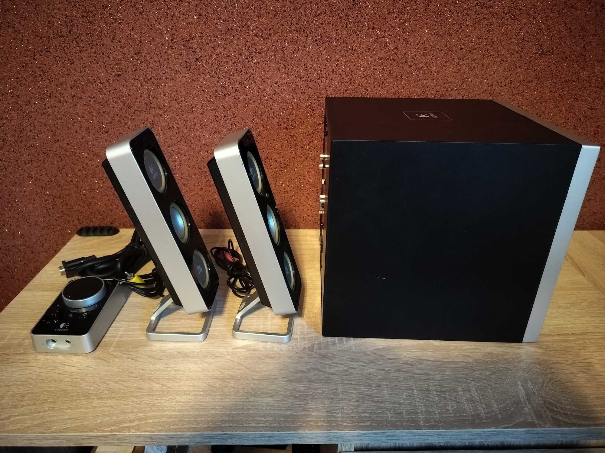 Głośniki komputerowe 2.1 Logitech Z4. W 100% sprawne.Gratis bluetooth.