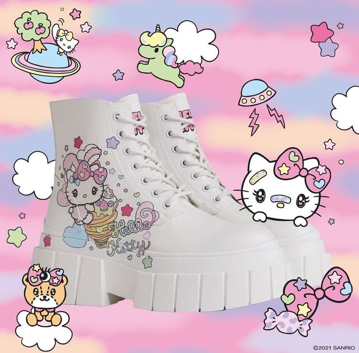 В гарному стані ботінки,черевики,кєди  bershka hello kitty