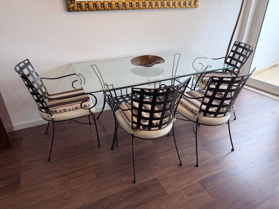 Mesa de jantar de vidro + 4 Cadeiras