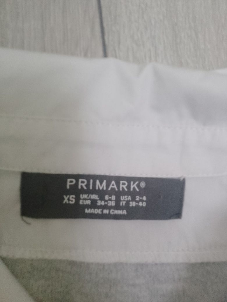 Продам шкільну кофту Primark