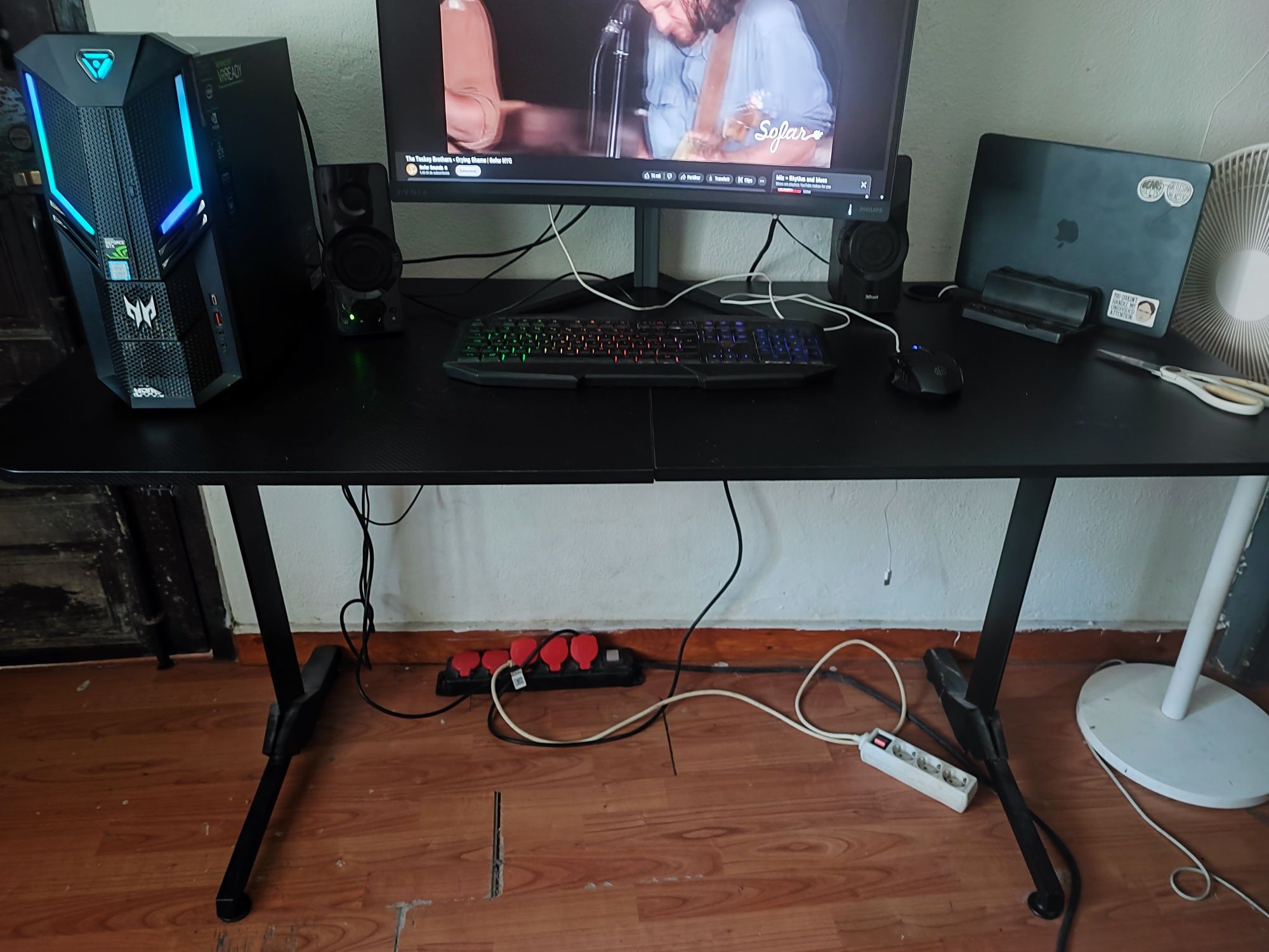 PACOTE GAMING COMPLETO - Philips 240Hz + Acer Predator + Mesa Gaming