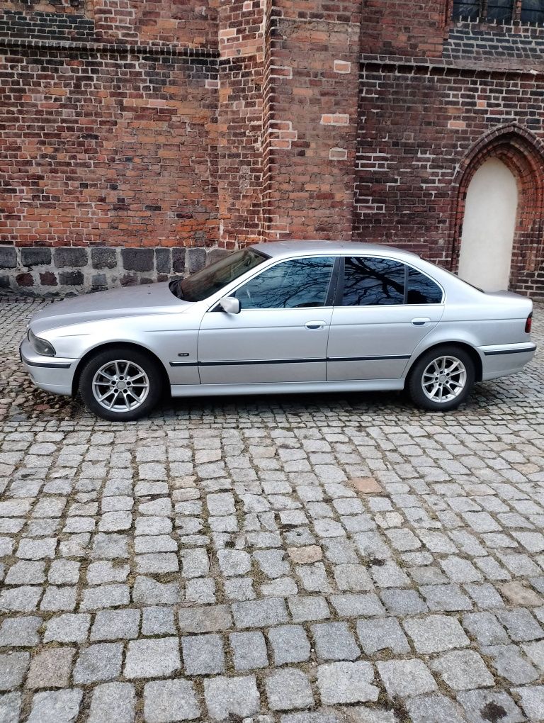 BMW E39 520i 1998 r
