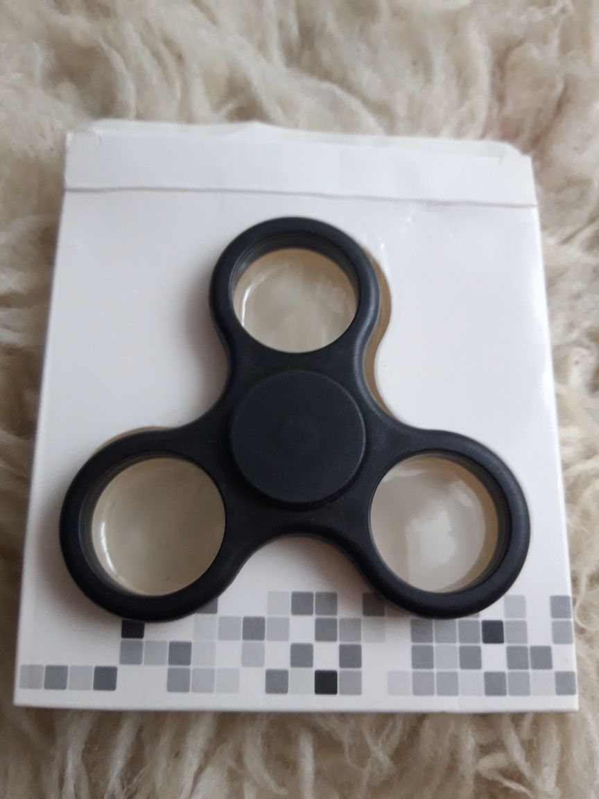 Czarny fidget spinner