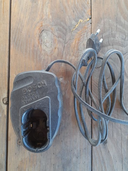 Зарядне для шуруповерта BOSCH