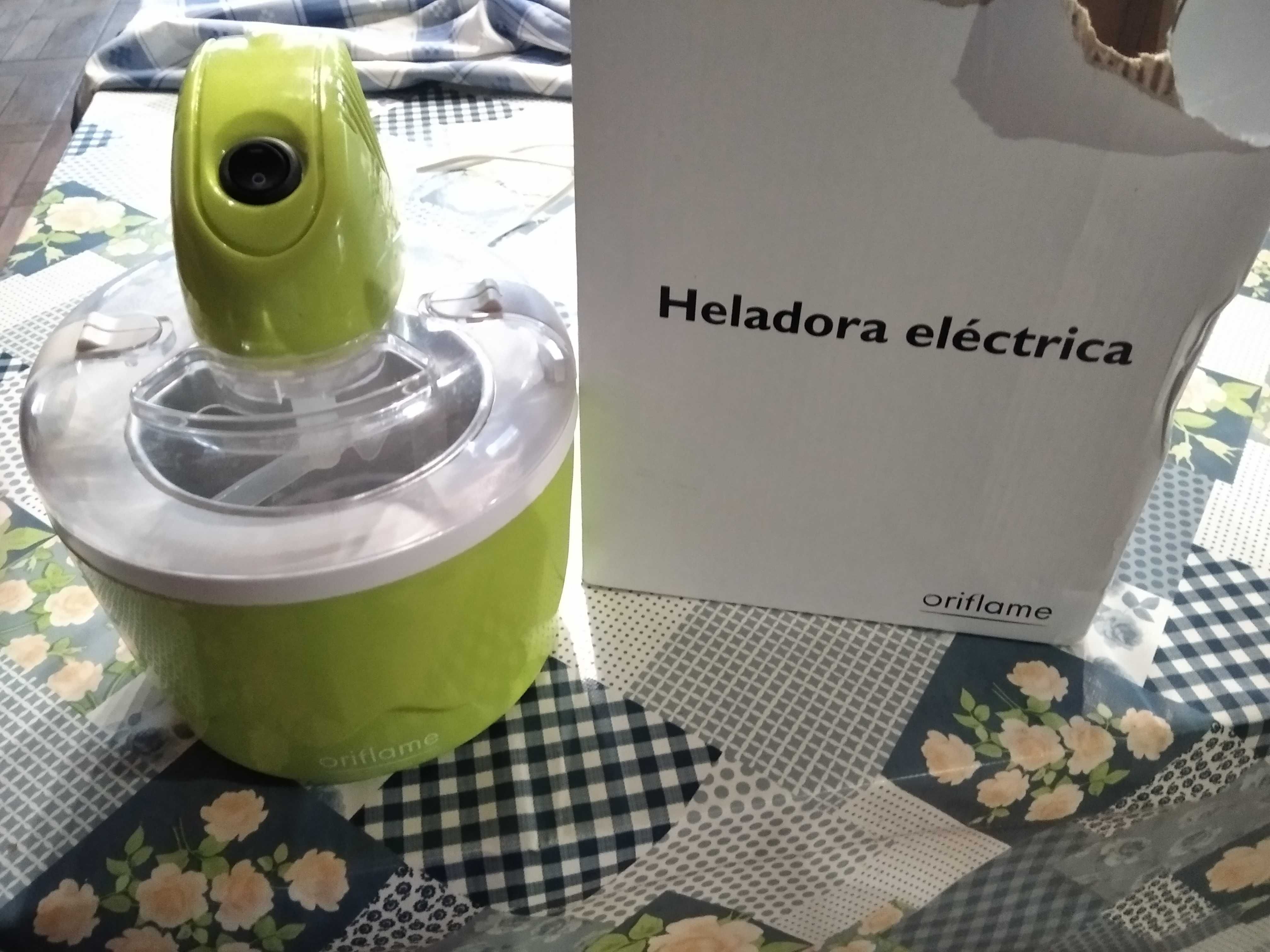 Máquina de fazer gelados e iogurtes