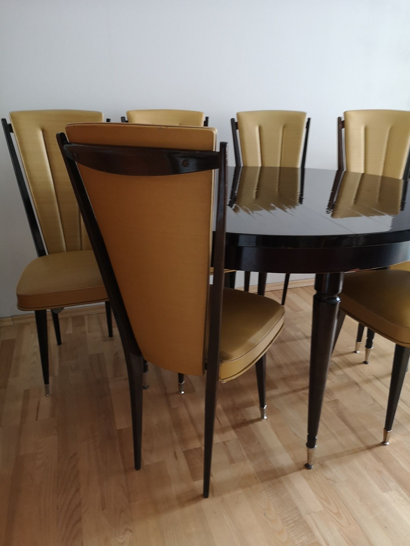 Mid century. Sygnowany. Stół z krzesłami