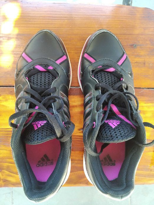 Продам кроссовки Adidas женские размер 39 длина по стельке 24 см