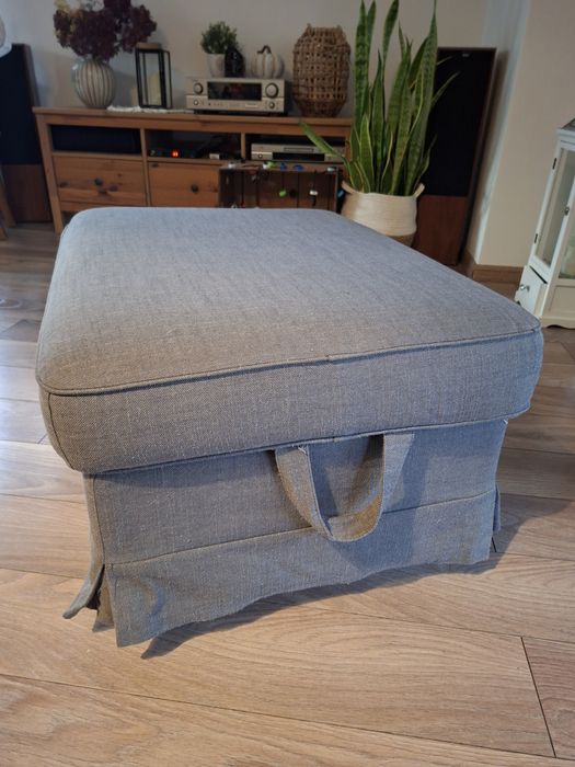 Szary pokrowiec na podnóżek Ikea Ektrop