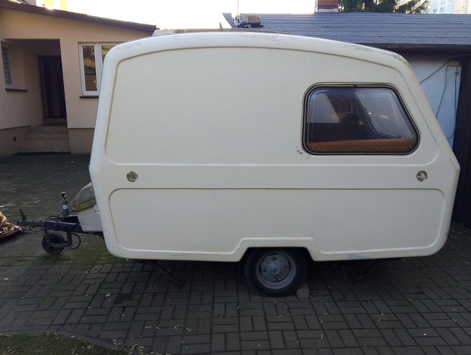 Przyczepa kempingowa niewiadów N 126 E zarejestrowana.