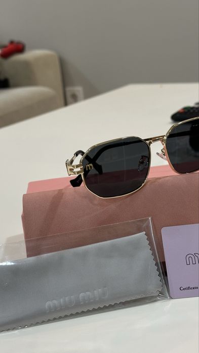oculos miumiu novos em caixa