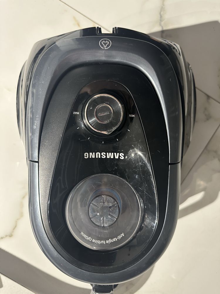 Пылесос Samsung SC18M21D0VG
