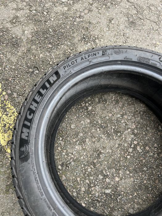 Резина зимова 235 45 r18 michelin