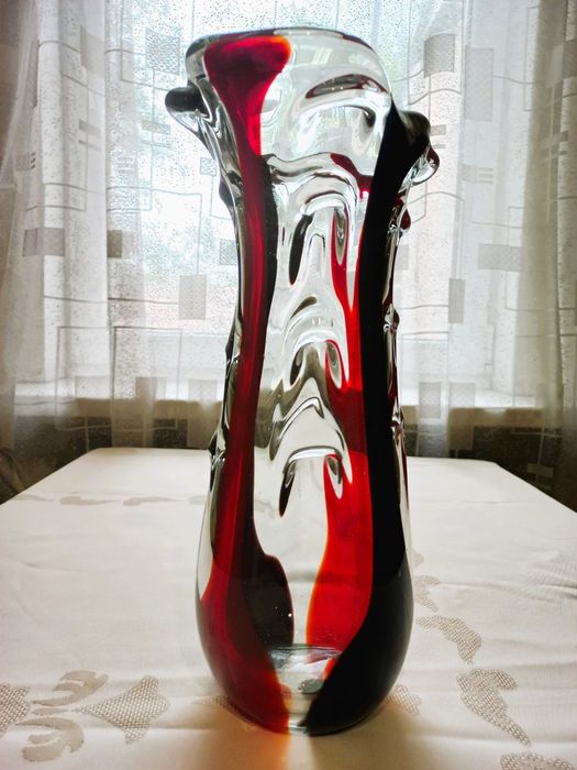 Антикварна ваза із кольорового гутного скла