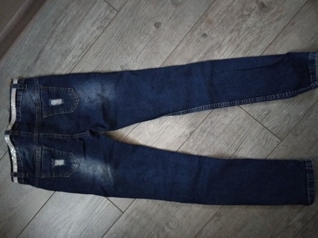 Рваные джинсы рост 146