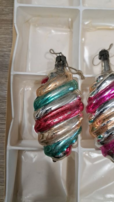 26-H kolorowe bombki PRL