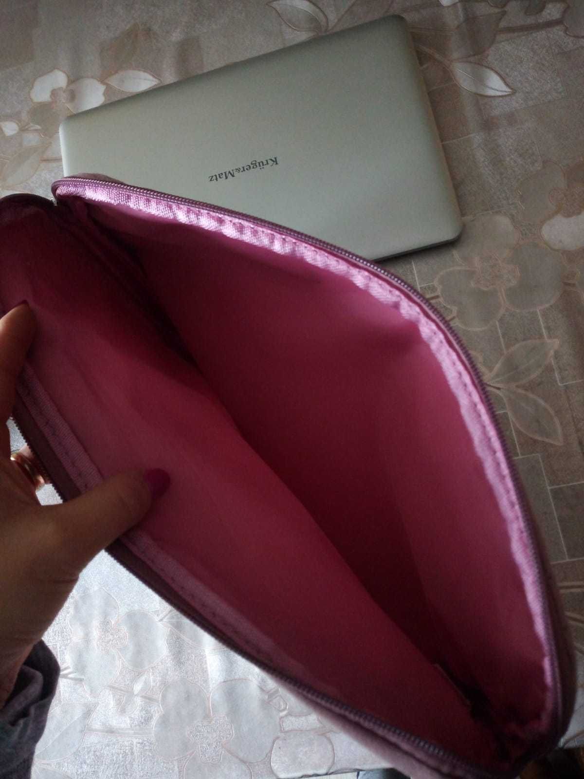 Różowa torba ochronna na laptopa