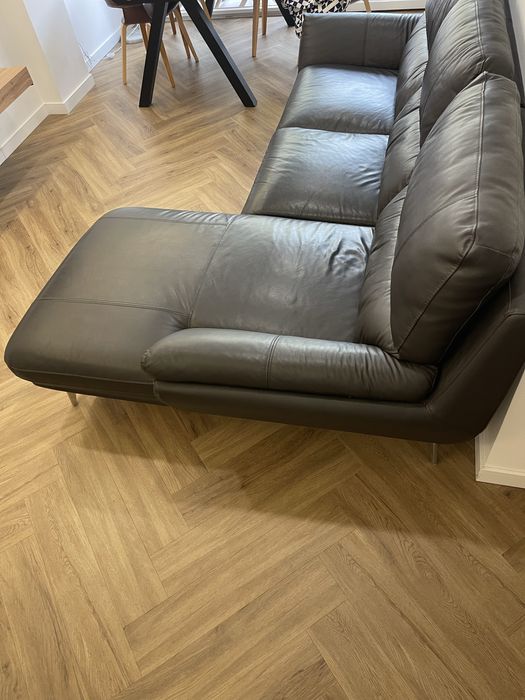 SOFÁ EM PELE Conforama