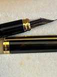 Caneta-tinteiro S.T Dupont clássica preta laca chinesa ouro 18K