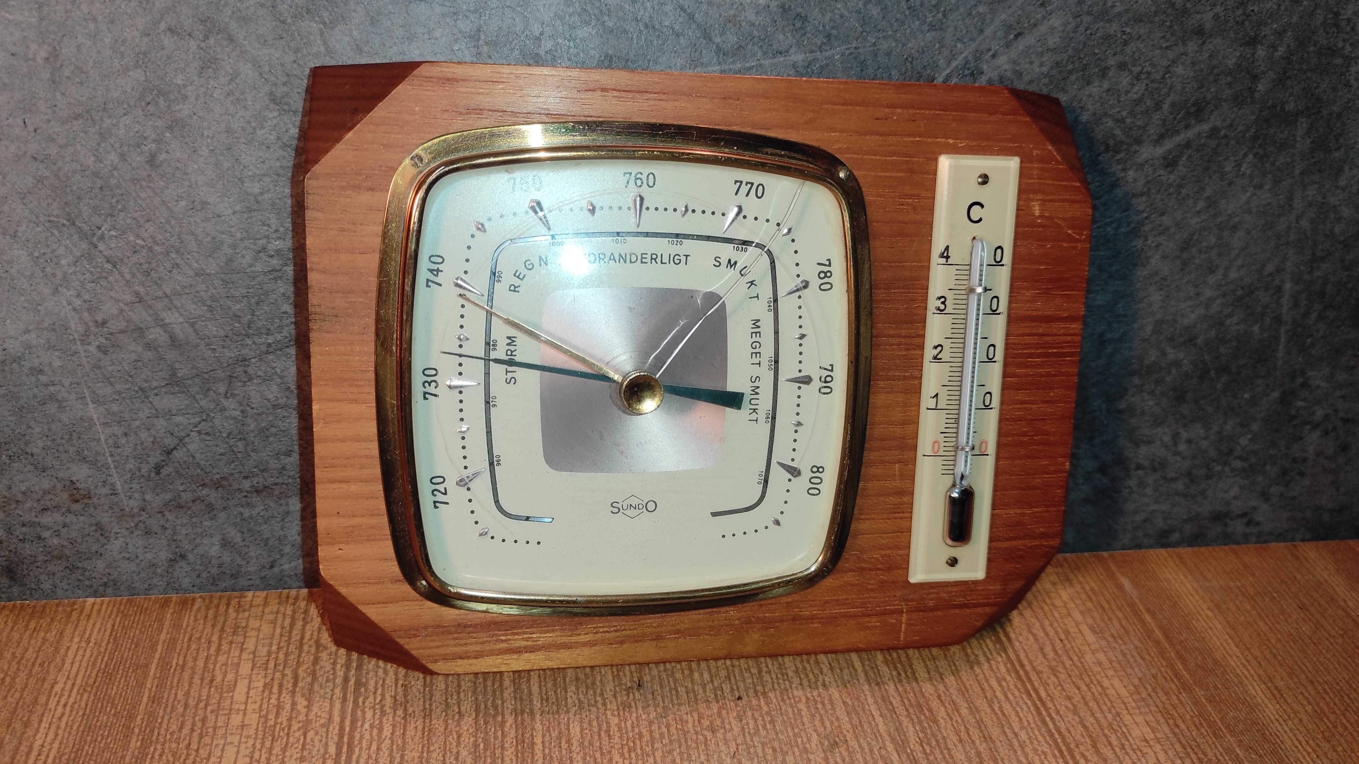 Stary barometr z termometrem Sundo