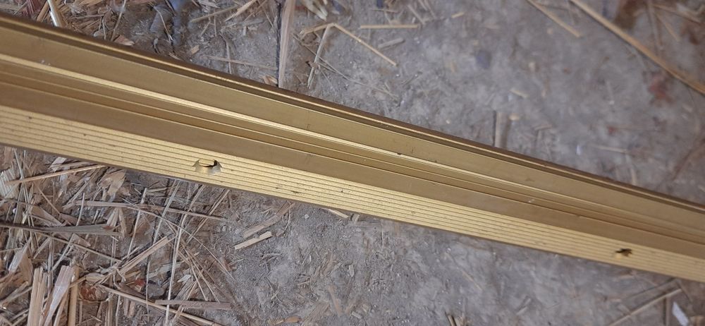 Новий алюмінієвий різнорівневий рифленний поріг золото