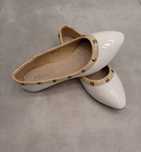 Kremowe baleriny damskie lakierowane r.38