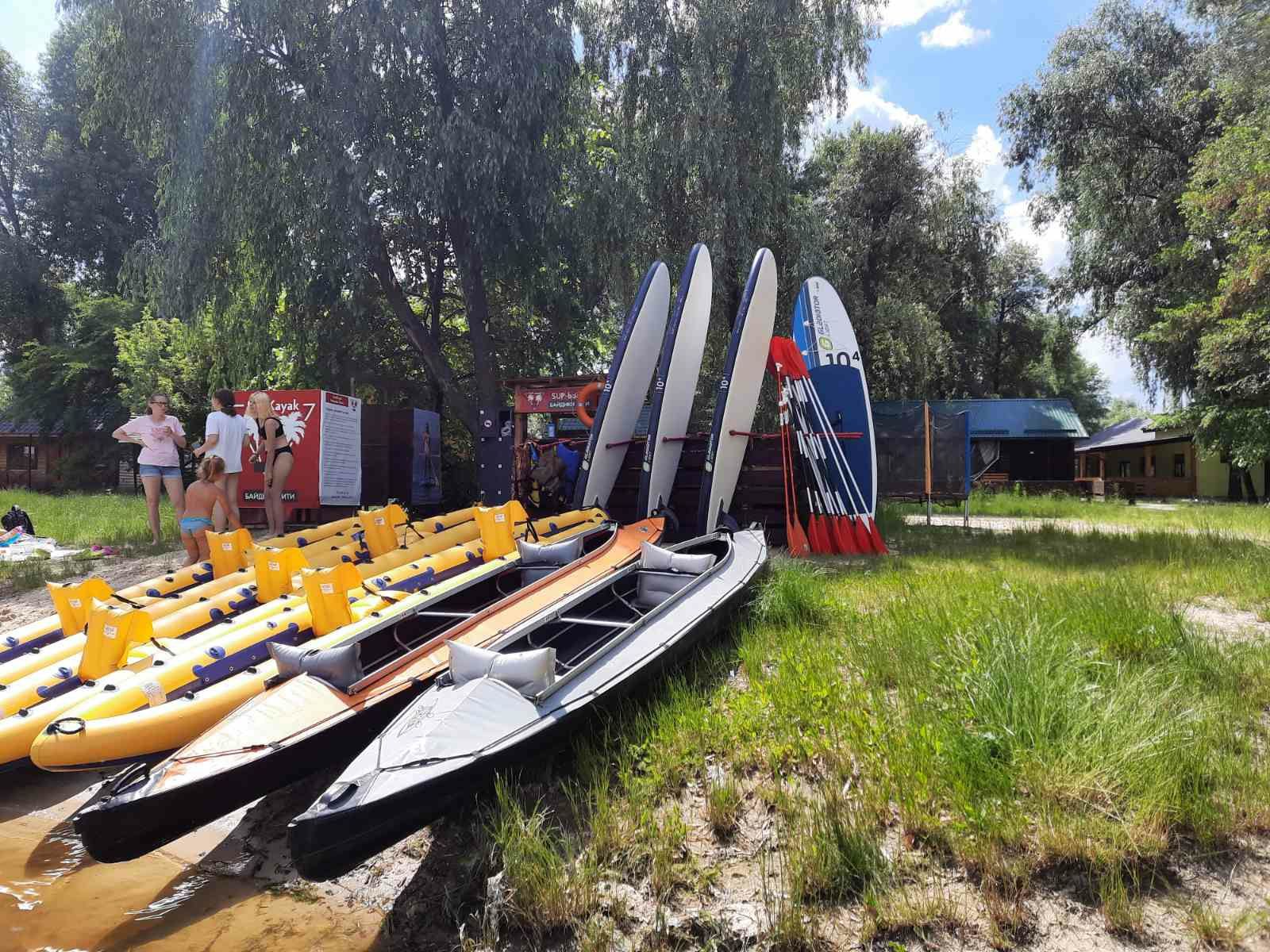 Прокат байдарок та туристичного спорядження