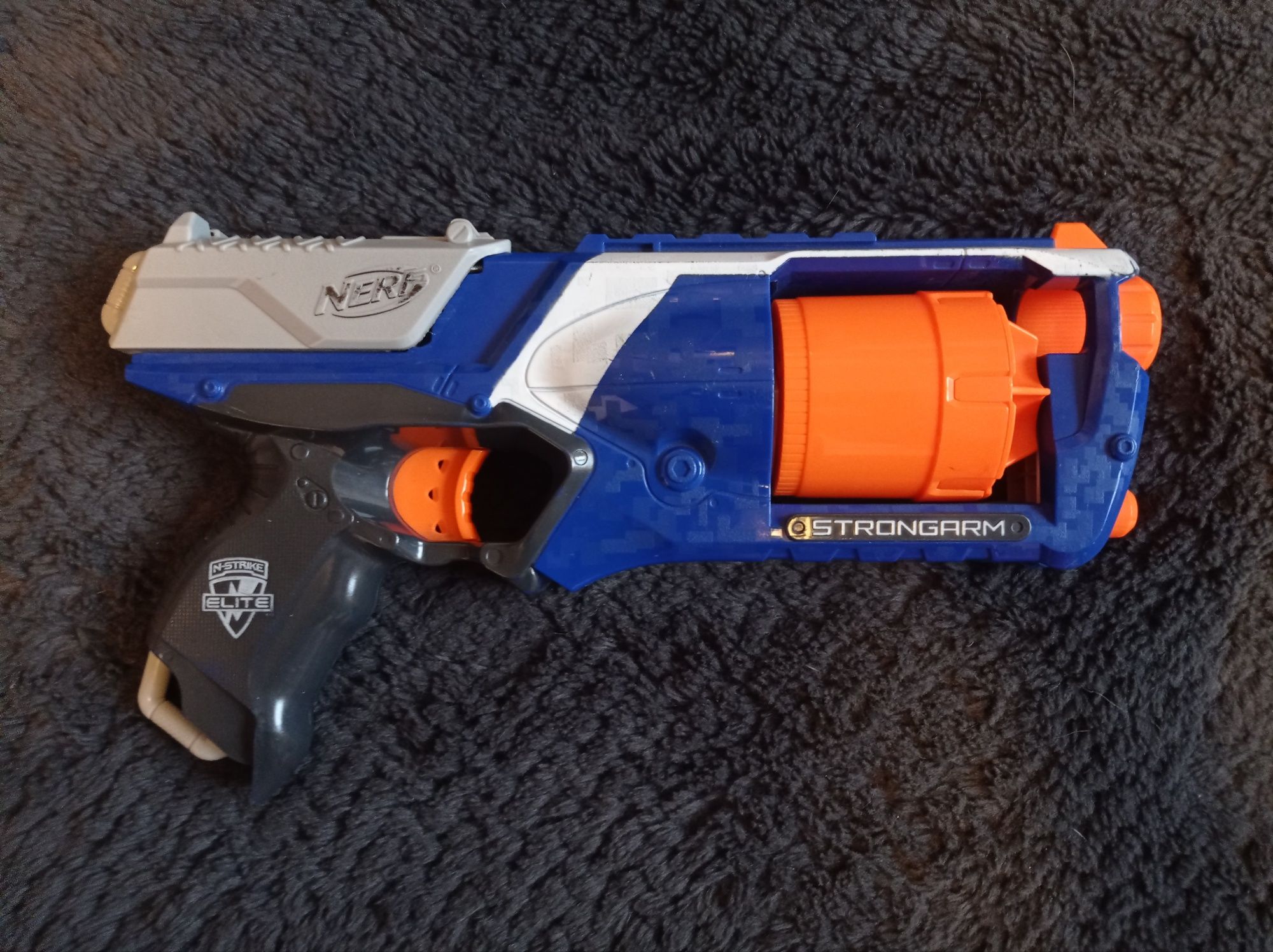 Zestaw 4 pistoletów NERF + magazynek + pasek na strzałki + strzałki