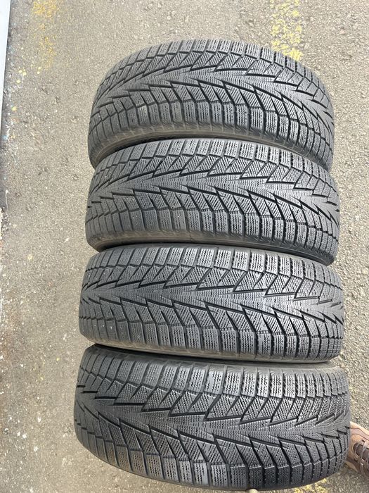 Резина зимова 215 55 r17 hankook