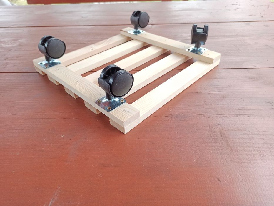 Podstawka na kółkach na donicę lubi inne przedmioty